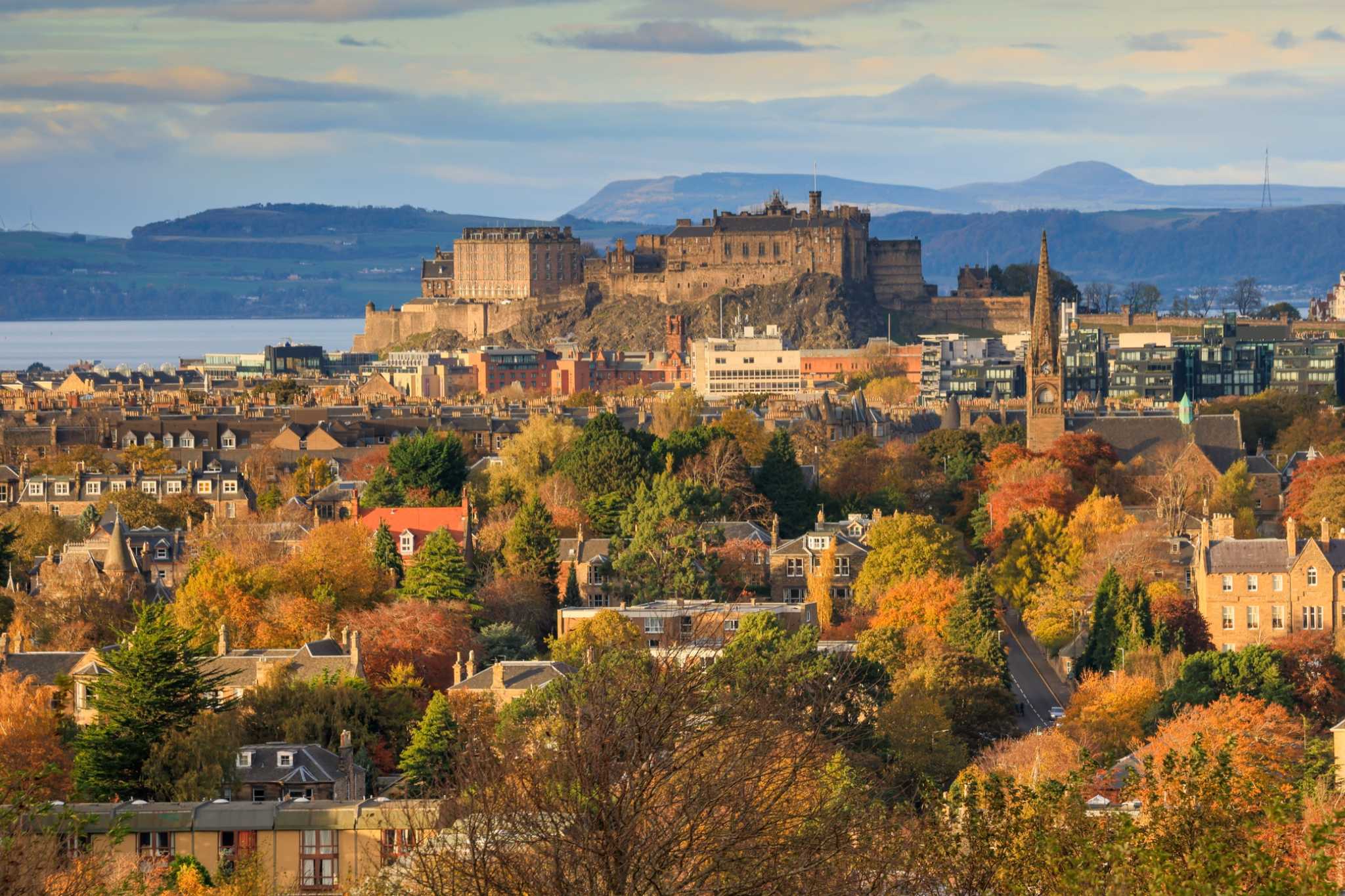 edinburgh tourist information shop