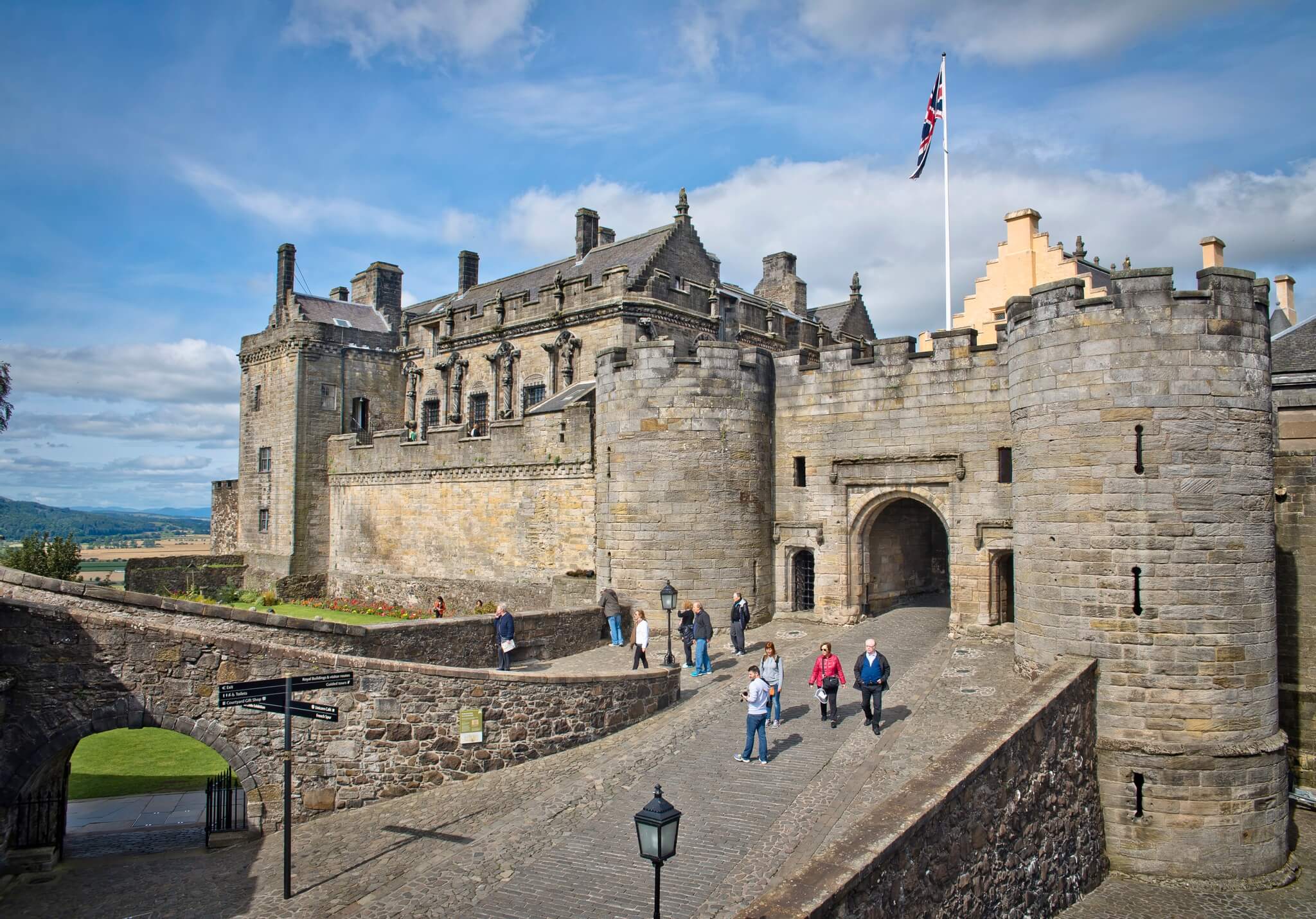 castles to visit in scotland map