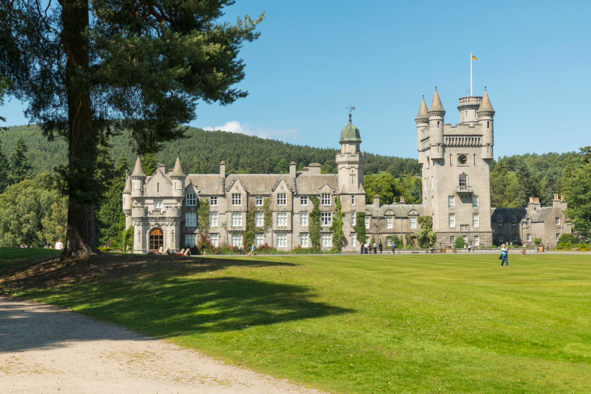 best castles to visit in england and scotland
