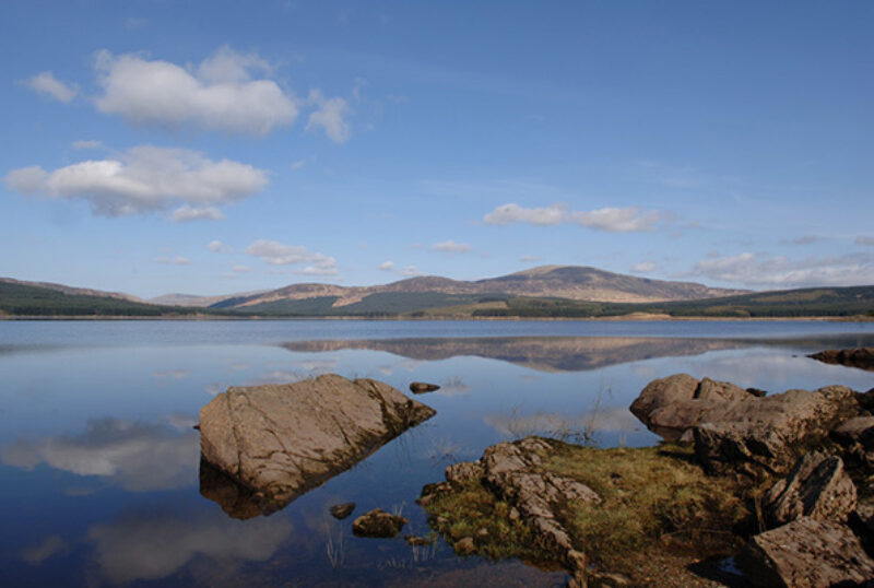 Clatteringshaws loch view